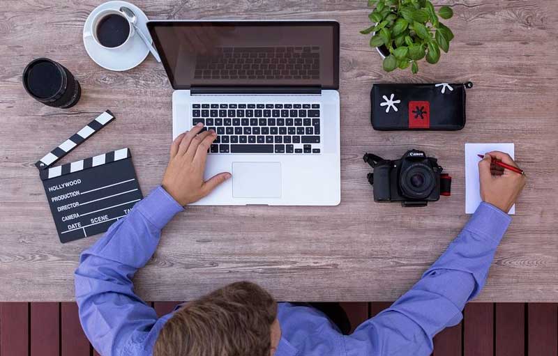 UAO abre convocatoria de becas para guionistas aficionados y profesionales