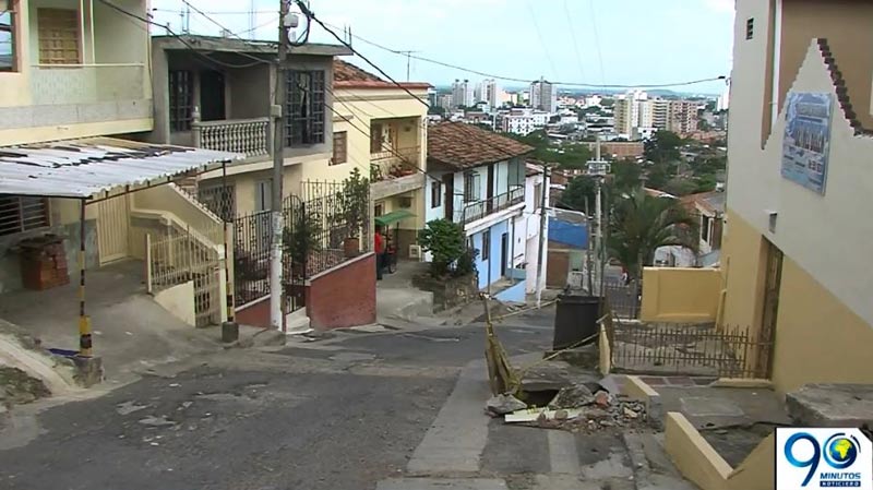 Peso de un camión de basura destruyó parte de una calle del barrio Belén de Cali