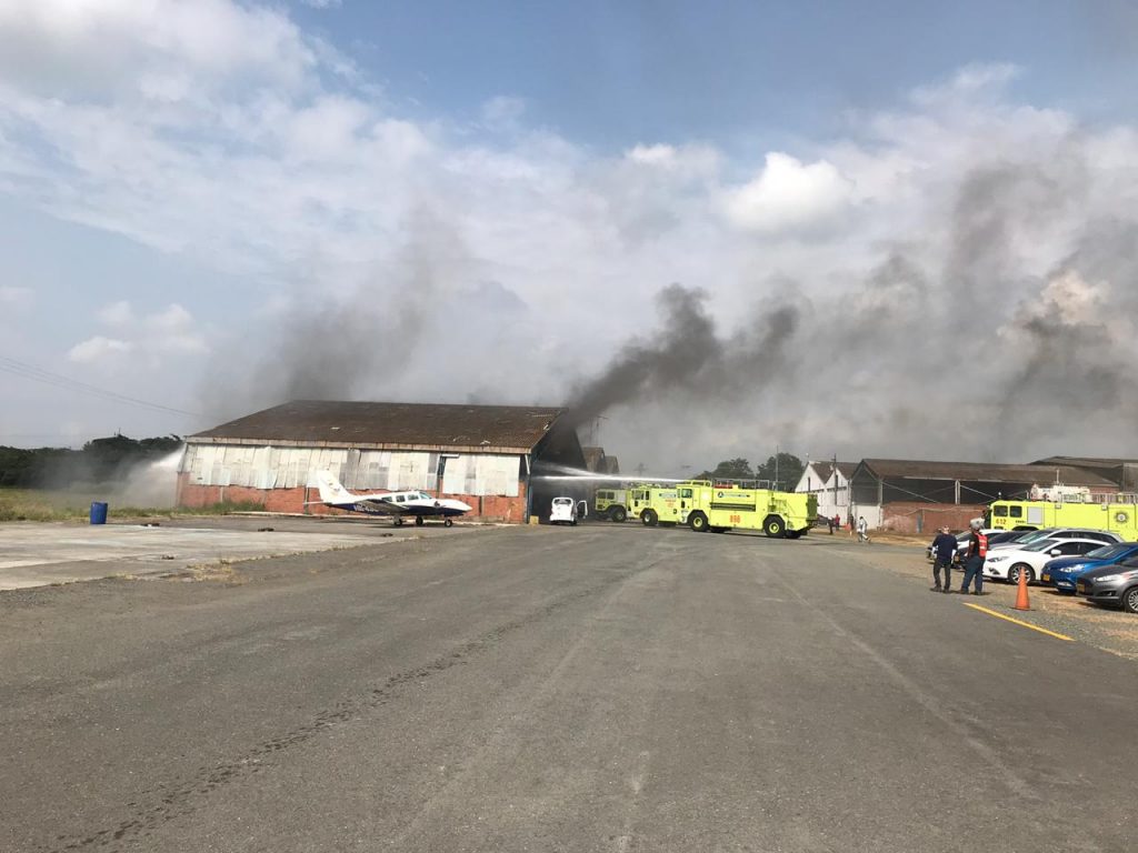 Por corto circuito, avioneta se incendió en el Aeropuerto Alfonso Bonilla Aragón
