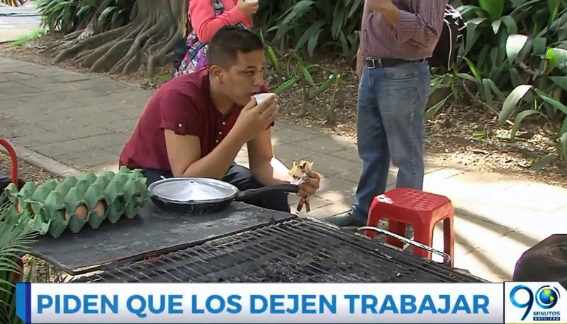 Vendedores ambulantes piden que multas por comprar empanadas no lleguen a Cali