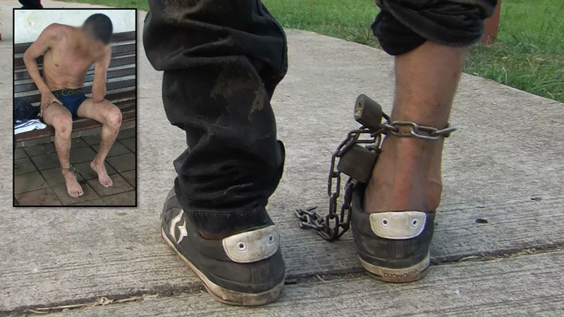 Hombre denuncia que su hermano fue encadenado y torturado en centro de rehabilitación