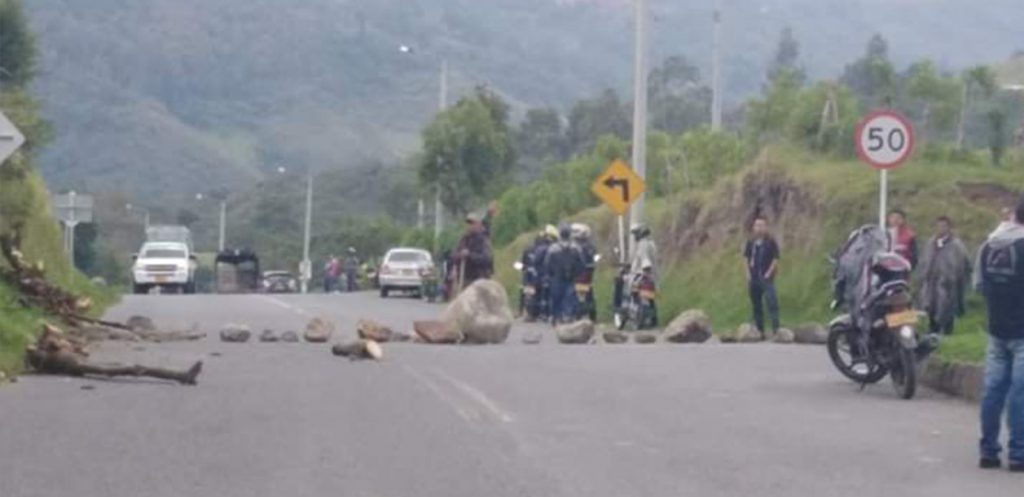Vía Panamericana continuaría bloqueada hasta que llegue el Presidente Duque