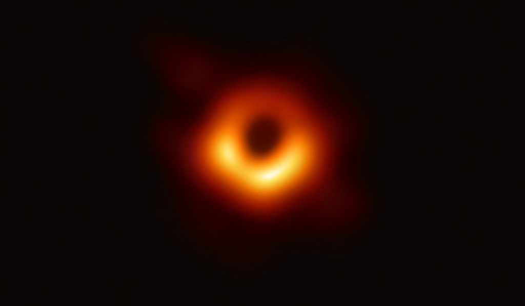 Científicos presentan por primera vez histórica imagen de un agujero negro