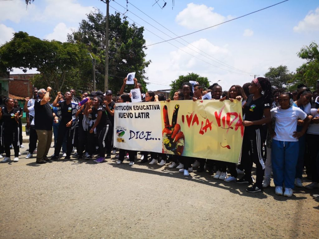 Comunidad de la Institución Nuevo Latir marcharon para exigir regreso de estudiante