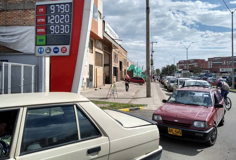 Gasolineras de Popayán vuelven a colapsar tras fallida reunión Duque-Minga