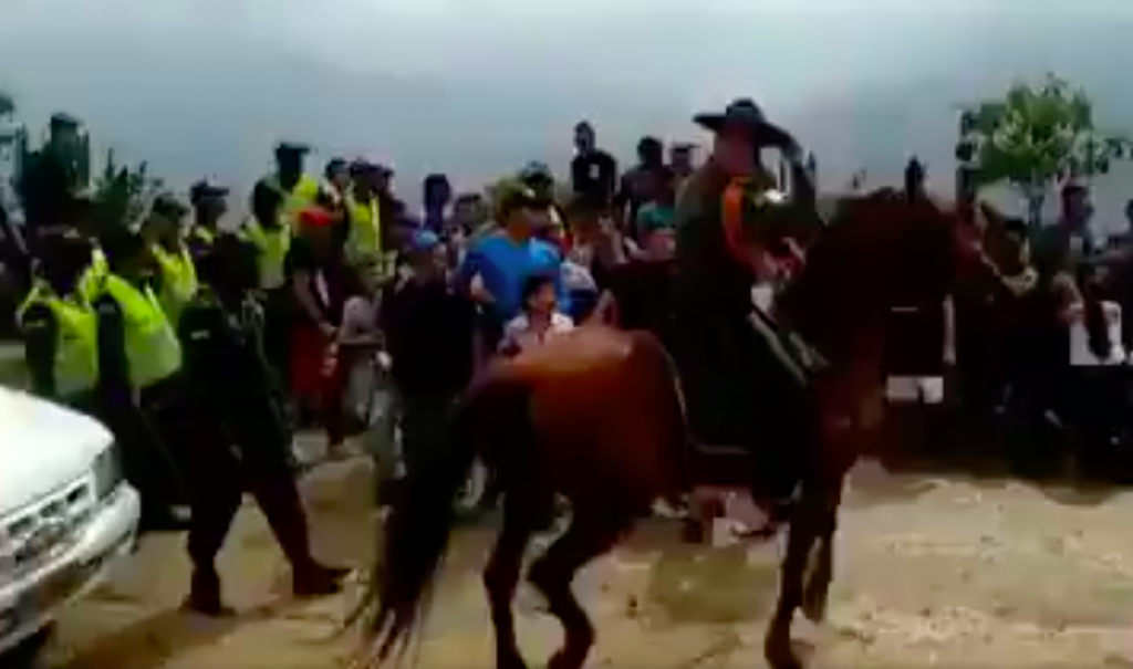 Policía será investigado por sacar su arma de dotación en peregrinación en Cali