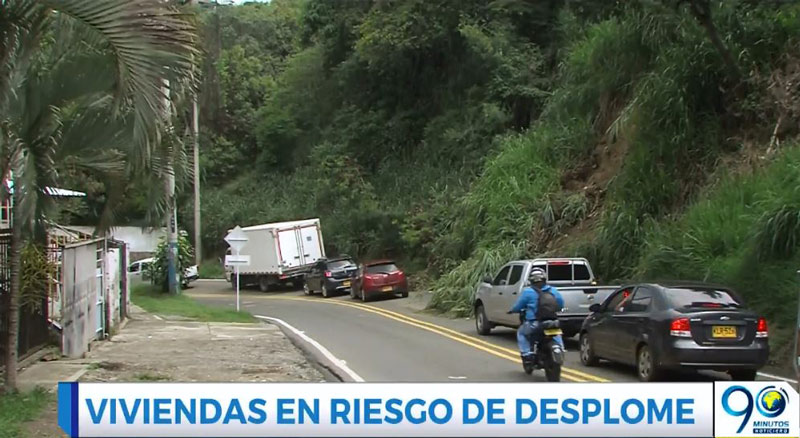 Temor de comunidad por deslizamiento de montañas en Terrón Colorado, ladera de Cali