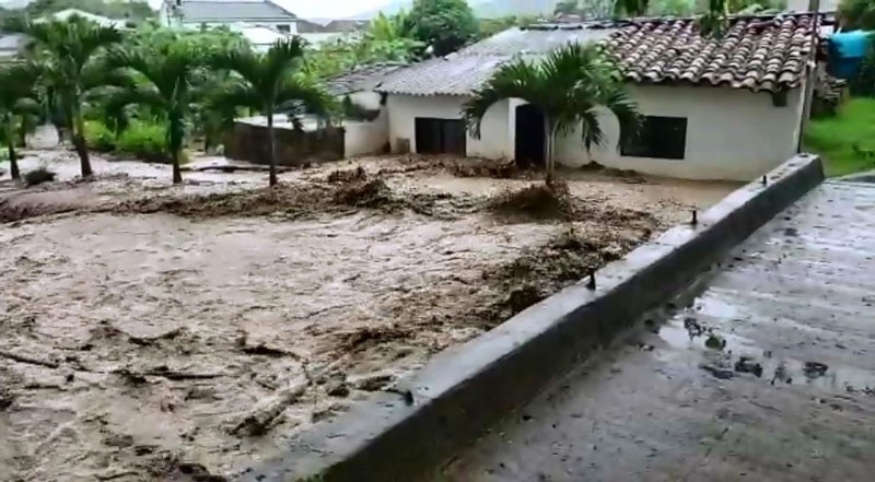 Video: impresionante aguacero que hoy tiene inundado el 50% de Roldanillo, Valle