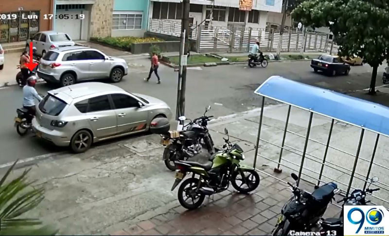 En video quedó registrado hurto a carro en norte de Cali, ladrones simularon accidente