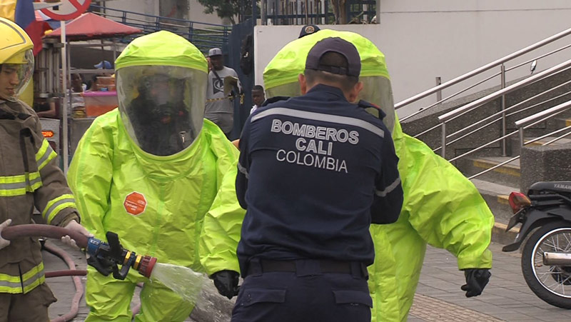 Bomberos atendieron emergencia por derrame de sustancia química en clínica de Cali