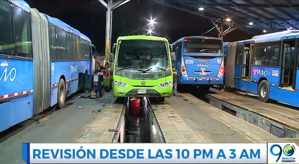 Así es el mantenimiento que le hacen a buses del Mío una vez terminan su jornada diaria