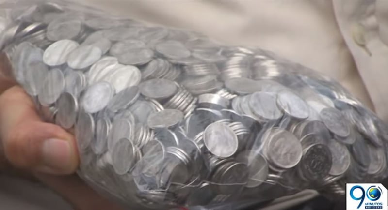 Conductor caleño pagó multa de tránsito, según él injusta, con más de 5 mil monedas