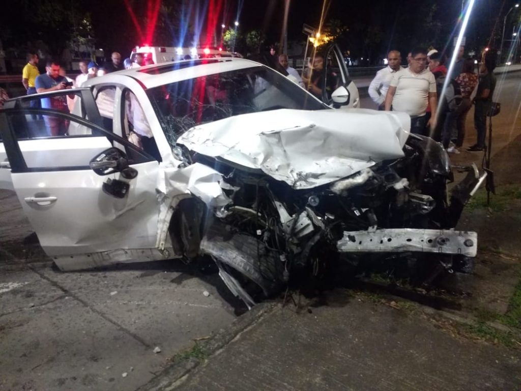 Aparatoso accidente dejó dos personas fallecidas en Autopista Sur de Cali