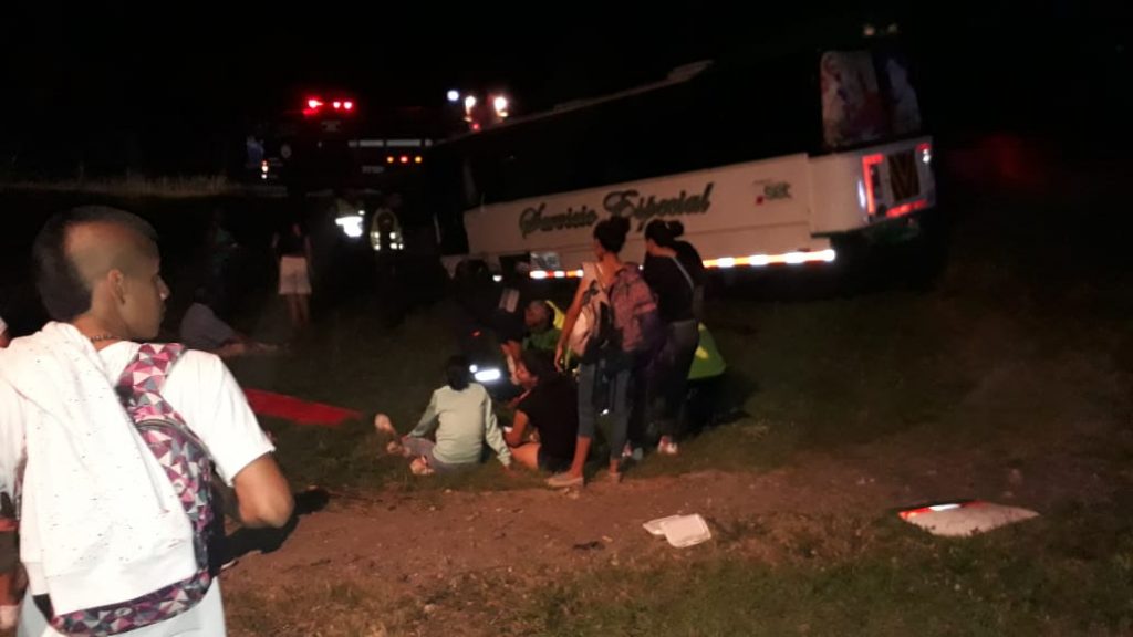 Bus que iba de Cali a Zarzal se estrelló cerca a Rozo, hay 25 heridos