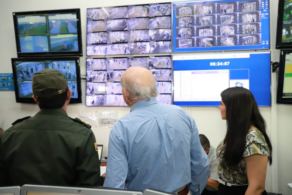 Entregan más de 150 cámaras nuevas para buses y estaciones del Mío que buscarán mejorar la seguridad