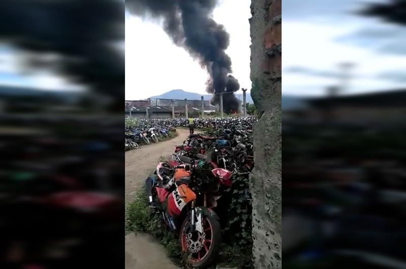 Cerca de 100 motos quemadas dejó incendio en sede de los patios del tránsito en Cali