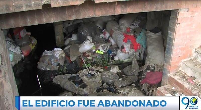 Vecinos de Puerto Mallarino, en Cali, están desesperados por plagas en edificio abandonado