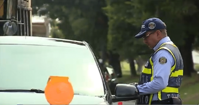 Refuerzan operativos de control por vehículos mal estacionados en Cali