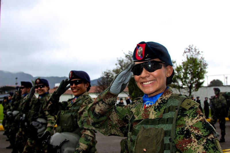 Servicio militar voluntario para mujeres sería implementado por el Gobierno