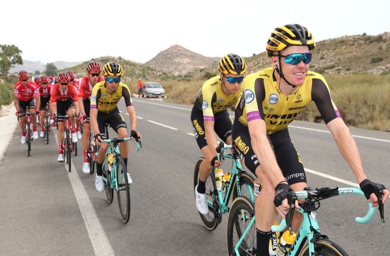 Cuatro colombianos en el top 10 de la Vuelta a España finalizada la cuarta etapa
