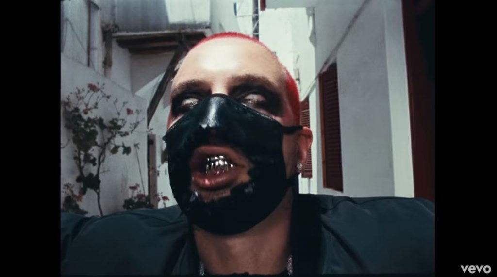 JBalvin recibe fuertes críticas por video que seguidores califican como ‘satánico’