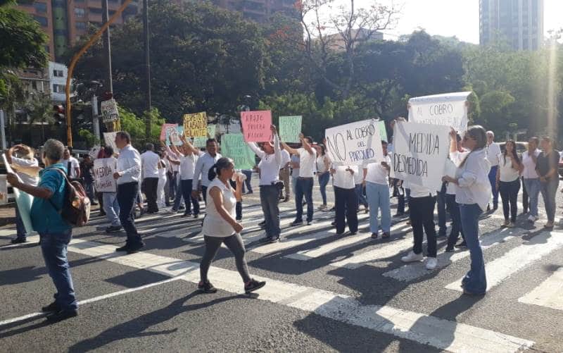 Comunidad de El Peñón protestó ante inconformidad por cobro de parqueo en vías