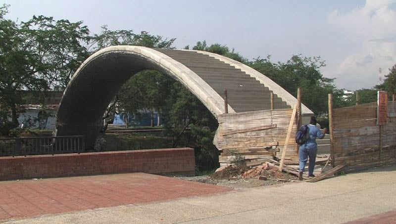 Puente curvo del Parque Lineal de Cali será cerrado hasta ...