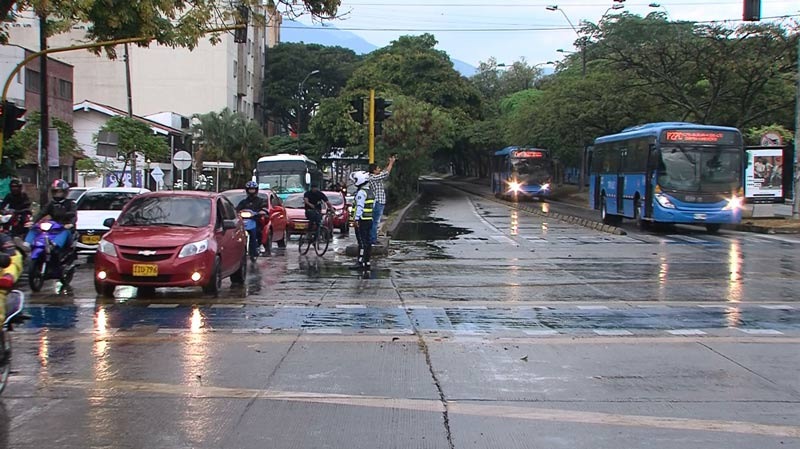 Eliminan giros a la izquierda en la Carrera 100 con calles 13 y 16 de Cali