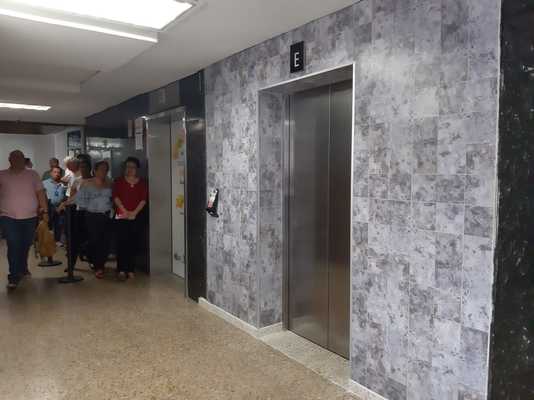 Tras 48 años de uso, el Palacio de San Francisco de Cali cambia sus 6 ascensores