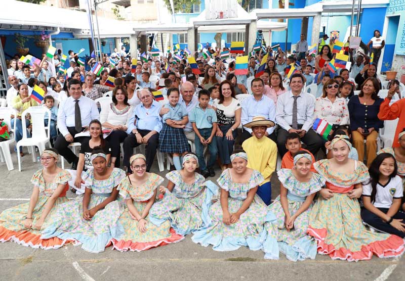Alcaldía entregó 135 colegios renovados, más de 200 mil caleños se beneficiarán
