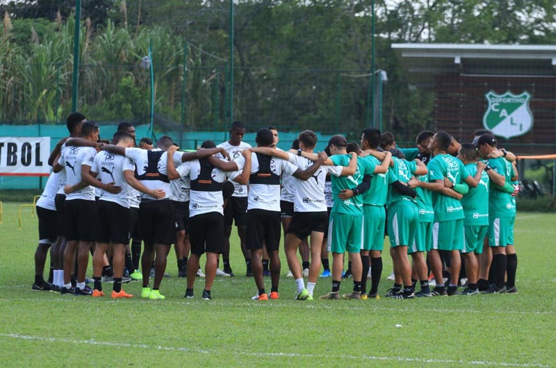 Futbolistas colombianos piden a MinDeporte permisos para entrenar en campo