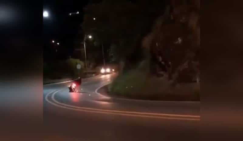 Denuncian peligrosas maniobras de motociclistas en vía Cali - Buenaventura