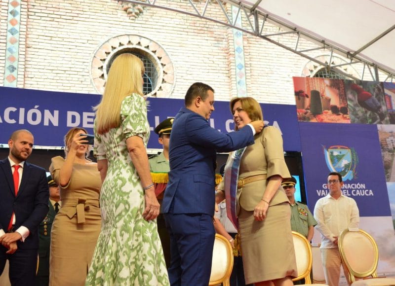 Con plazoleta de San Francisco llena, Clara Luz Roldán se posesionó como nueva gobernadora del Valle