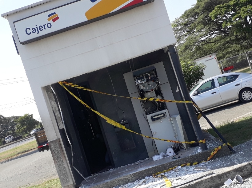 Lanzan explosivos para hurtar dinero de cajero automático en vía Cali-Yumbo