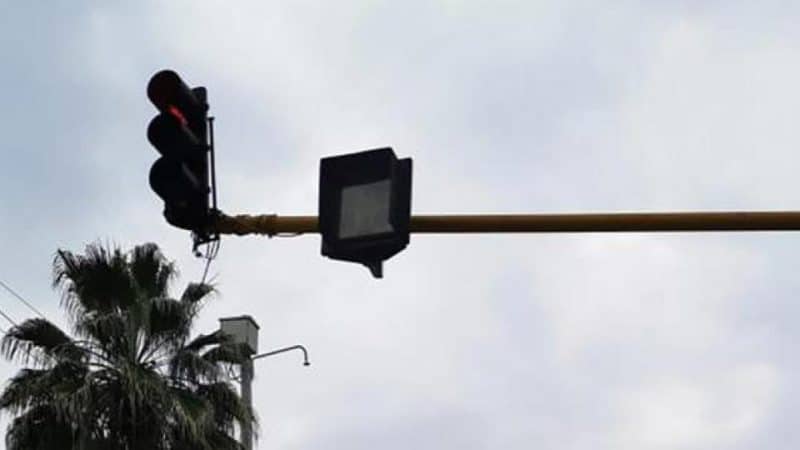 Ya está funcionando el semáforo que fue vandalizado frente a Unicentro