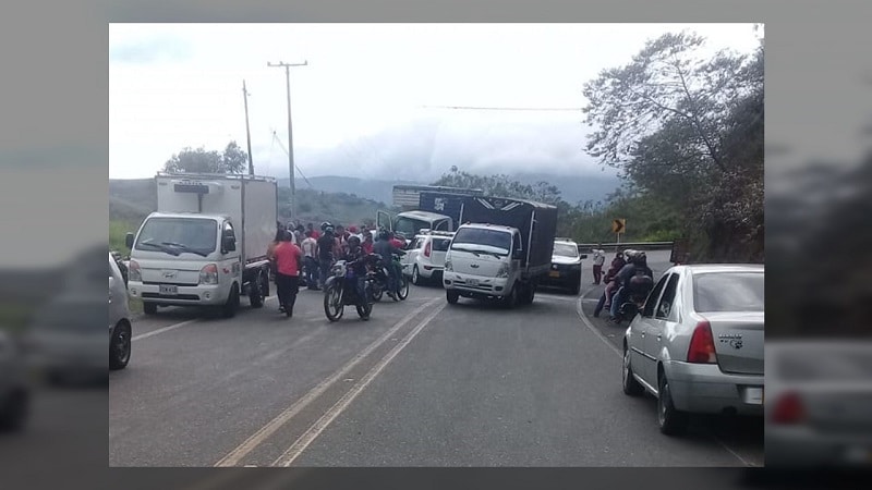 Accidente entre furgón y vehículo particular dejó seis personas heridas, en la vía Dagua - Cali