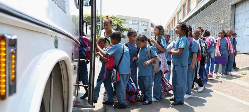 Adjudican contrato de transporte escolar que beneficiará a menores de zona rural y urbana de Cali