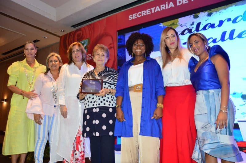 Lideresas del Valle fueron galardonadas por su contribución a la construcción de la región