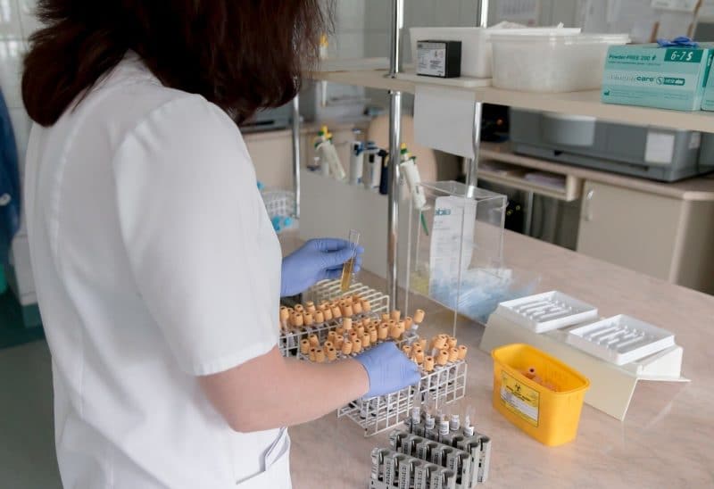 Estados Unidos inicia primeras pruebas de vacuna contra el coronavirus a personas sanas