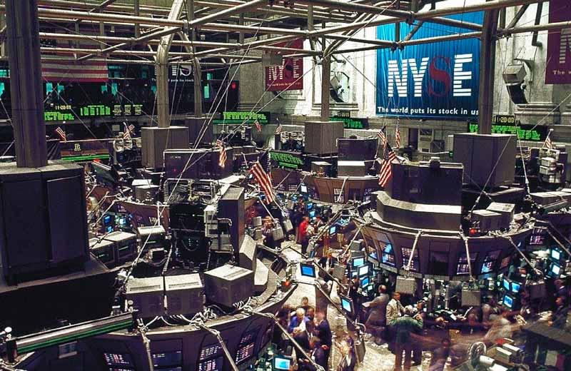 Wall Street cae más de 7% en medio del colapso de los precios del petróleo