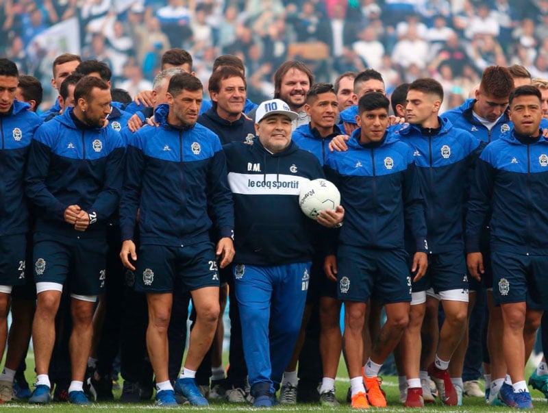 Diego Maradona: recuperándose de cirugía en la cabeza