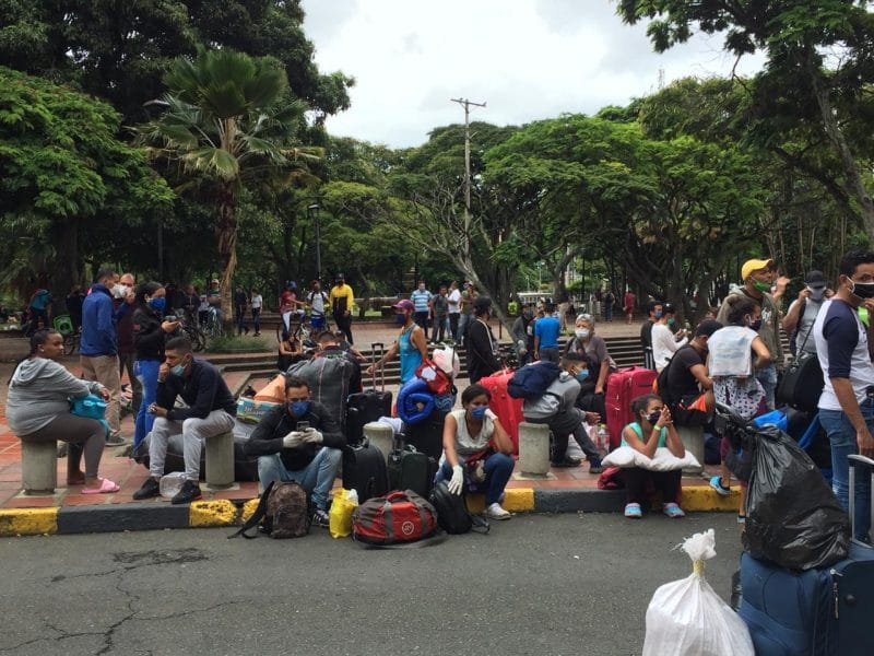 Alcaldía anuncia posible desalojo a venezolanos que están en el Parque de las Banderas