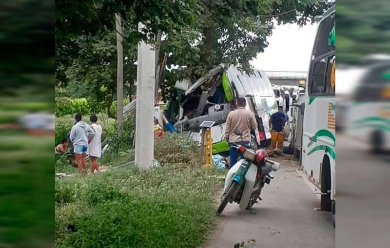 Dos muertos y 7 heridos deja accidente de bus que trasladaba venezolanos desde Cali