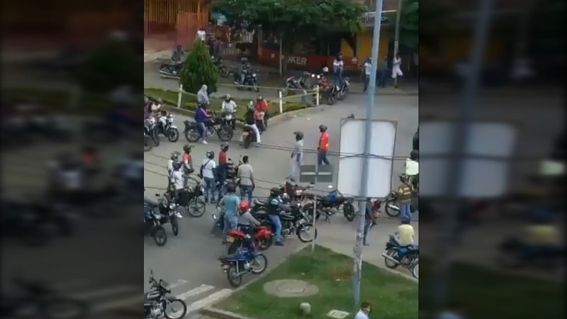 Mototaxistas en la comuna 20 protestaron pidiendo ayudas al Gobierno por situación con COVID-19