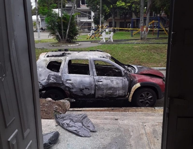Una granada habría provocado incendio en vehículo de seguridad frente a cabildo indígena en Jamundí