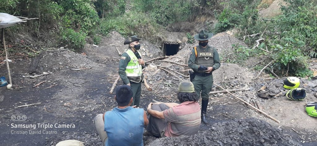 Por explotación ilegal minera en Yumbo fueron detenidas cuatro personas