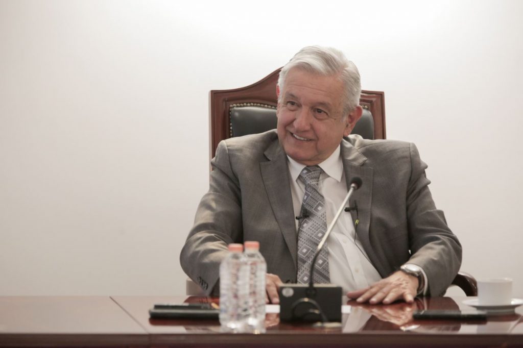 Presidente de México dice que se someterá a referendo de revocación de mandato