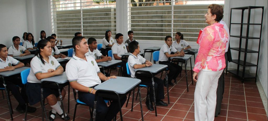 Iniciativa busca que jóvenes de zonas vulnerables de Cali aprendan inglés