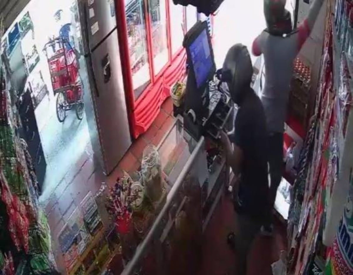 En video quedó registrado el robo en una tienda del sur de Cali