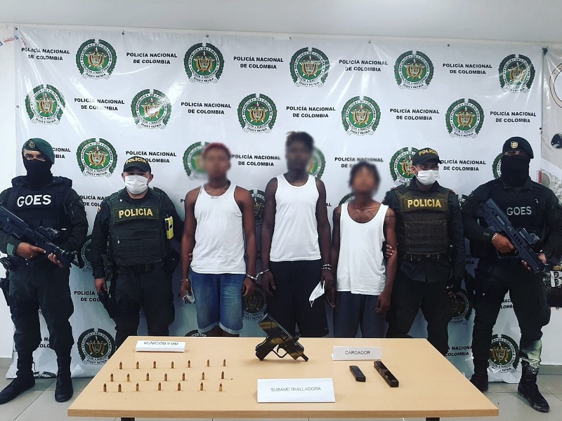 Capturados tres hombres que, al parecer, portaban una subametralladora Uzi en Buenaventura
